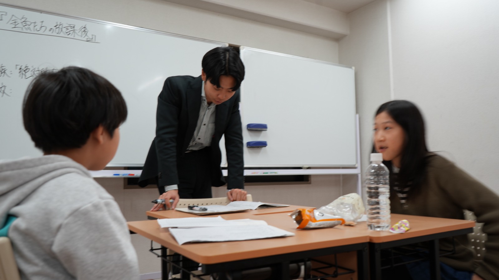 作文を指導する門野坂講師